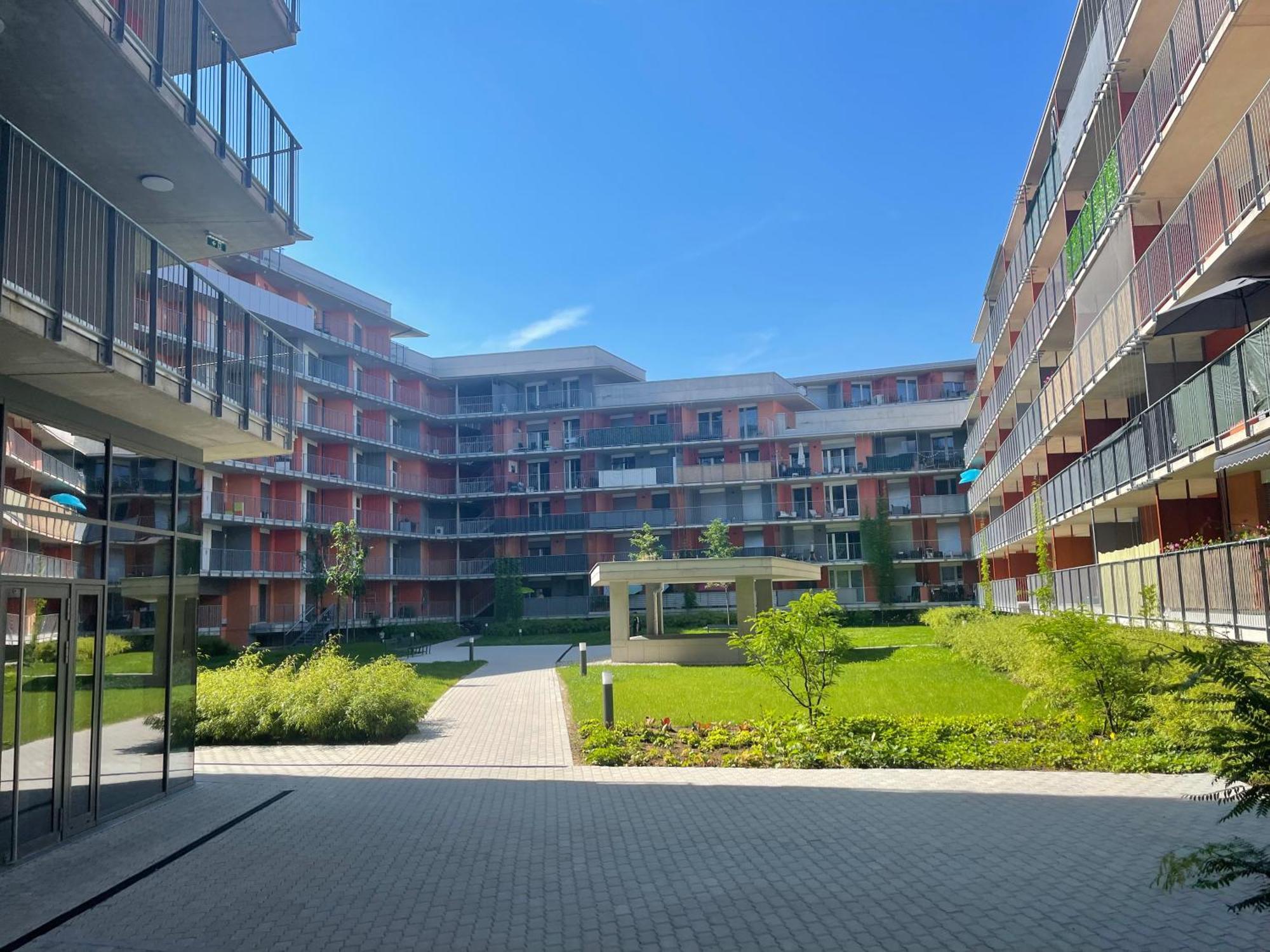 Luxusapartment Mit 40 Qm Terrasse, E-parkplatz Und Parkplatz *